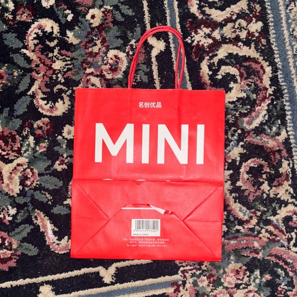 Miniso Red Shopping Bag - Picture 2 of 2